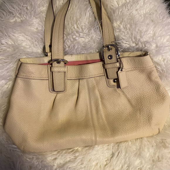 COACH A1072 F13733 Soho Cream Pebbled Leather Pleated Tote - Picture 3 of 11
